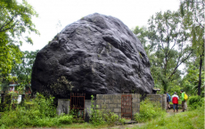 Boulder on top of sediment deposits (Pokhara, Nepal)