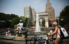 Temperatures Spike Toward 90 Degree Mark In New York City