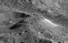 PIA20349 crop - Ceres' Ahuna Mons side view.jpg