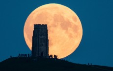 A Total Lunar Eclipse Spawns Blood Supermoon