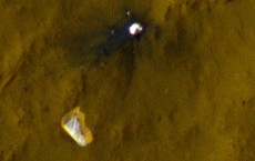 Parachute on Mars surface flapping in the wind, seen from Mars Reconnaissance Orbiter.